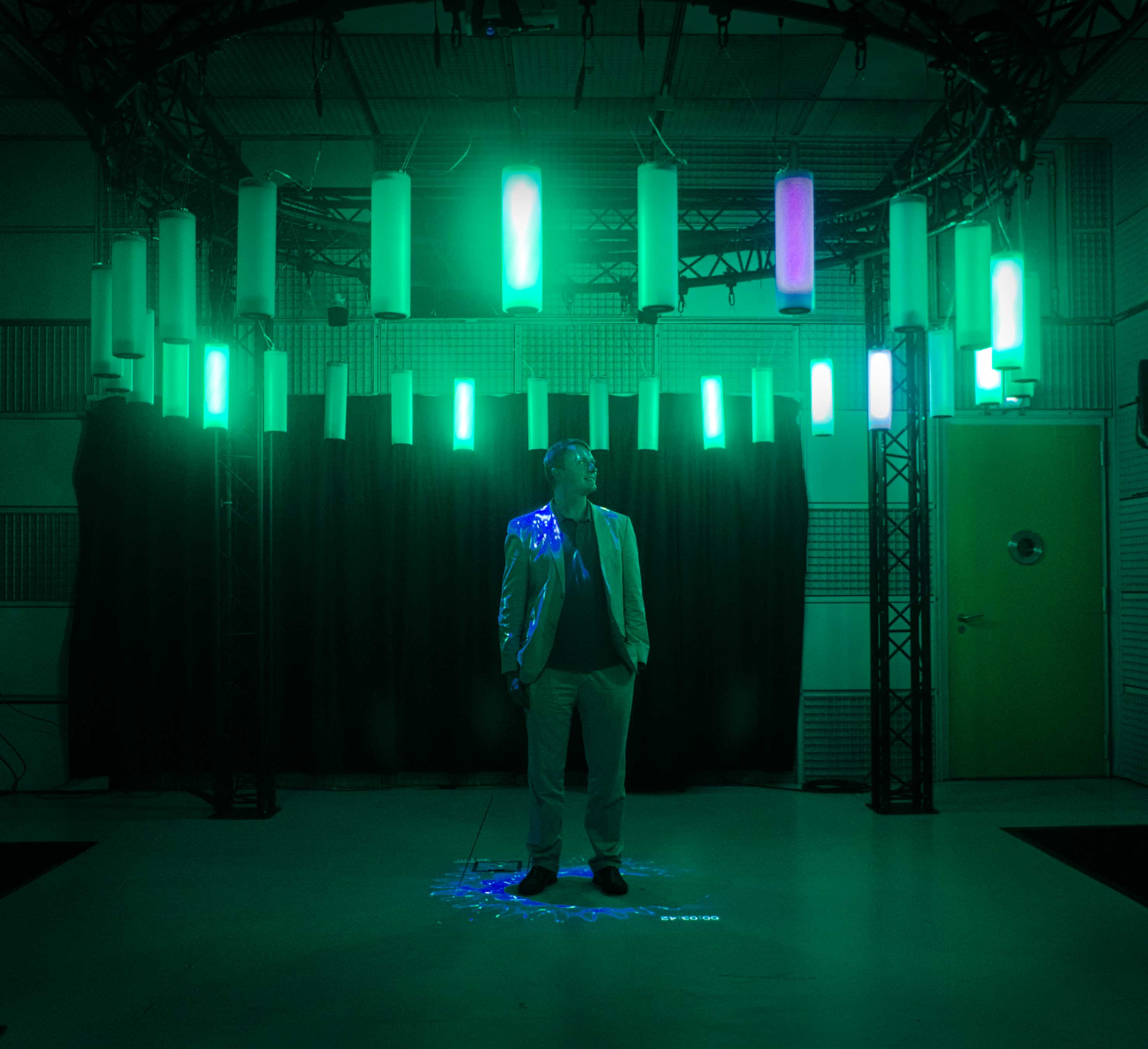 Scientific cooporation partner Till Korten enjoying the studio presentation of SMART>SOS at IRCAM in Paris.